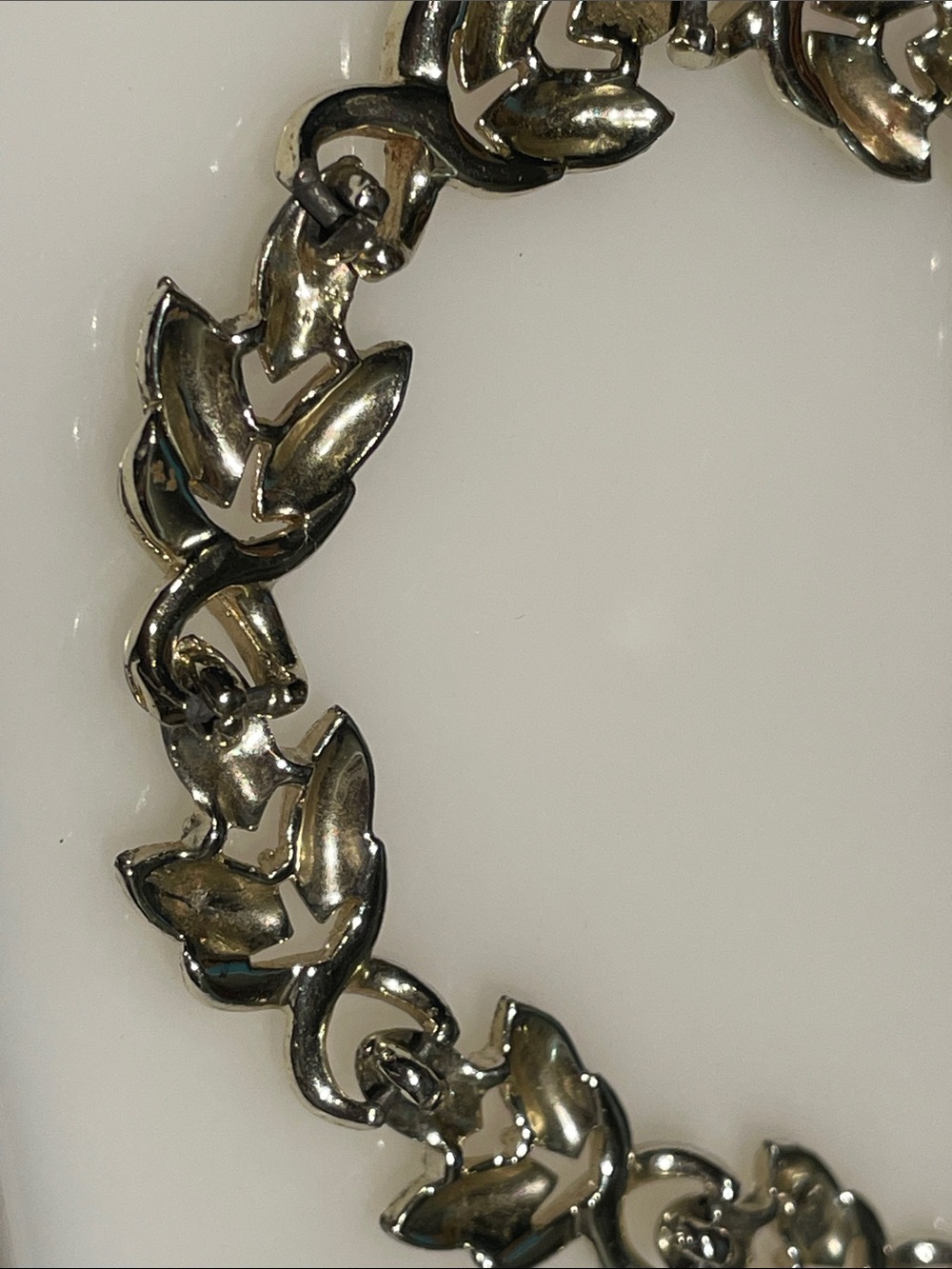 Vintage Coro GoldTone Leaf Chain Women's Choker Necklace - Picture 5 of 7